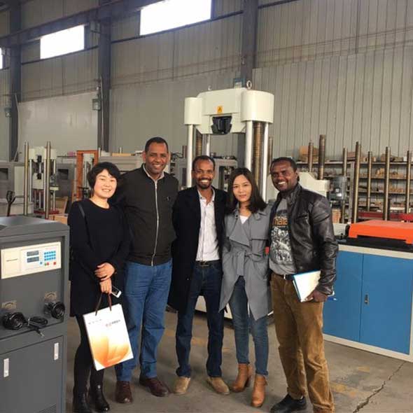 白色藥丸塑料球